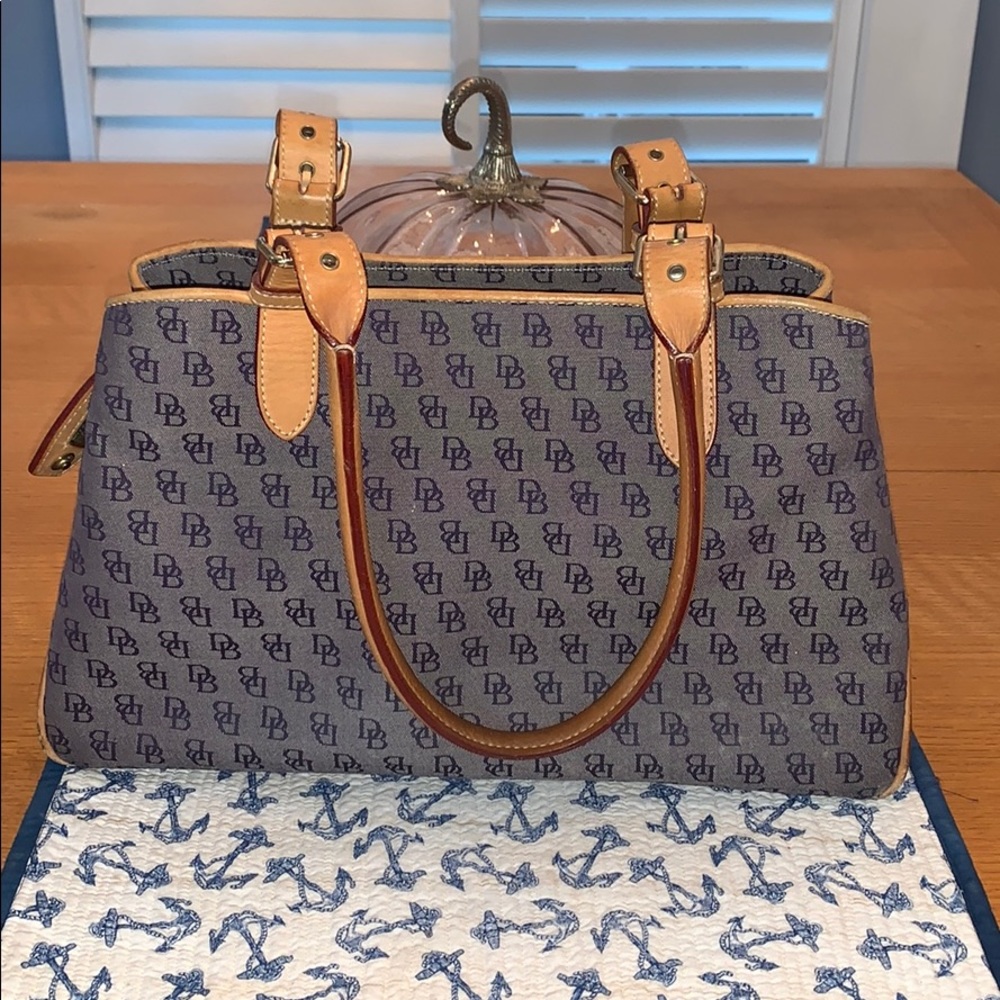 Beautiful Dooney & Bourke handbag